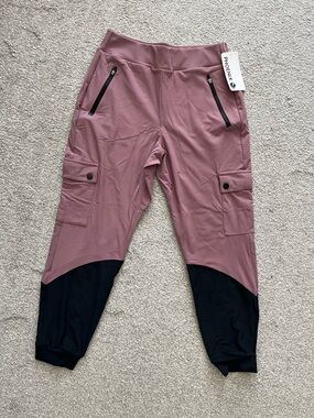NWT Phoenix Activewear Two-Tone Cargo Track Pants - Mauve & Black Size Medium